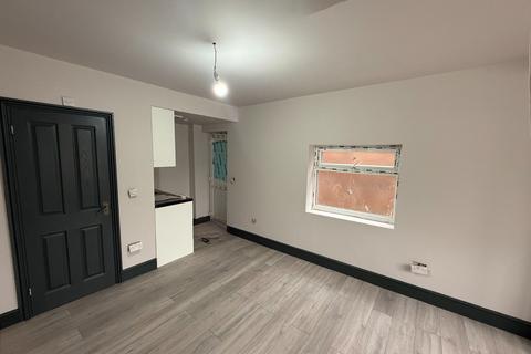 undefined, Great West Road, ISLEWORTH TW7