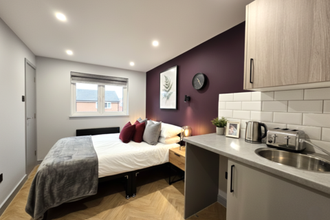 Studio to rent, Bluefield Close, Hampton TW12