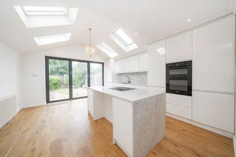 3 bedroom terraced house to rent, Longford Close, Hampton TW12