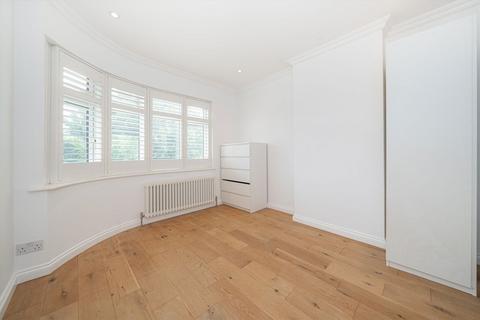 3 bedroom terraced house to rent, Longford Close, Hampton TW12