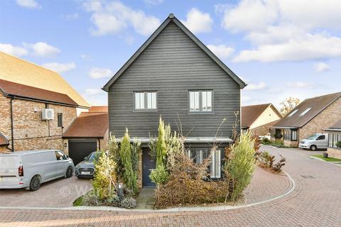 3 bedroom detached house for sale, Round Top Close, Rochester ME3