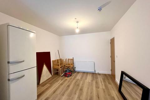 7 bedroom semi-detached house to rent, Kenmore Avenue, Harrow HA3