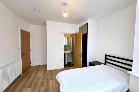 7 bedroom semi-detached house to rent, Kenmore Avenue, Harrow HA3