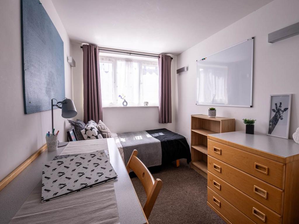 5 Meadway studentacco