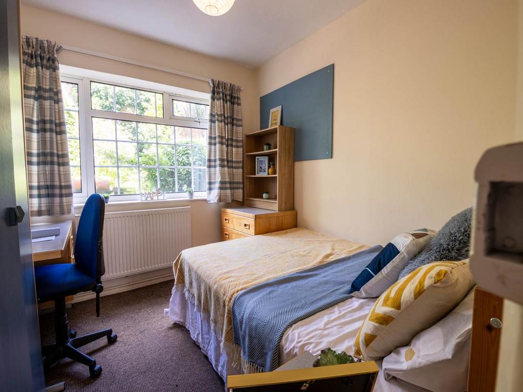 5 Meadway studentacco