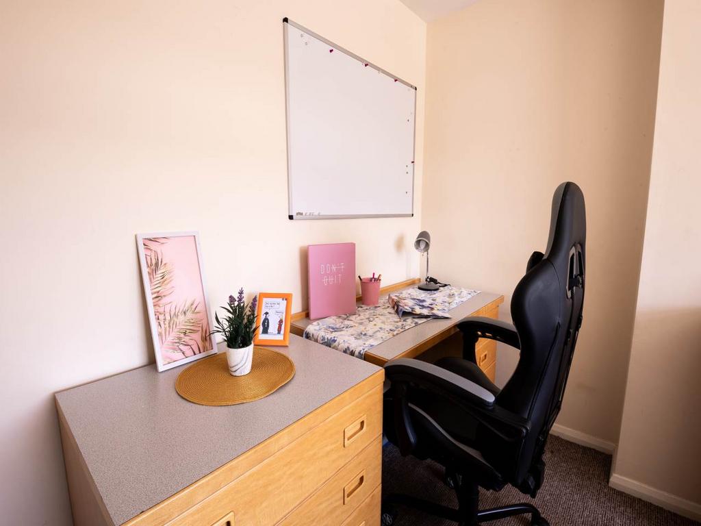5 Meadway studentacco