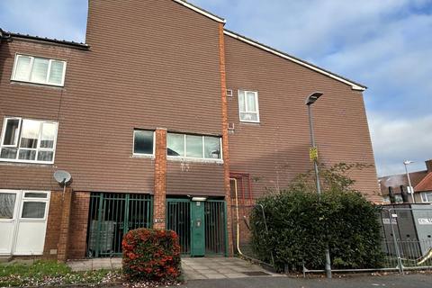 2 bedroom flat for sale, Aidan Close, Dagenham RM8
