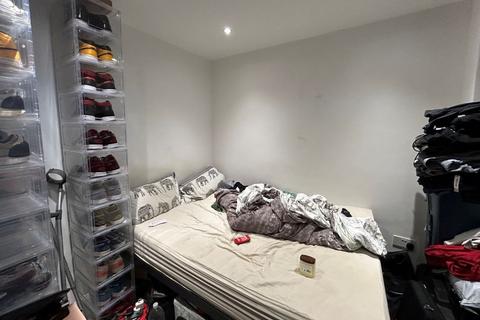 2 bedroom flat for sale, Aidan Close, Dagenham RM8