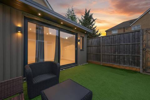 3 bedroom end of terrace house for sale, Swaledale Close, Friern Barnet, London, N11