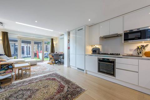 3 bedroom end of terrace house for sale, Swaledale Close, Friern Barnet, London, N11