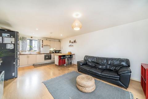3 bedroom flat for sale, Garratt Lane, London SW17