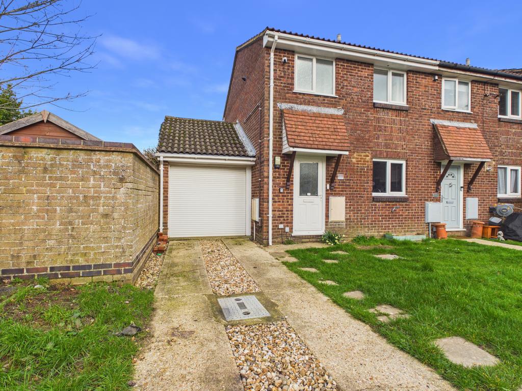 3 bedroom Semi Detached for rent