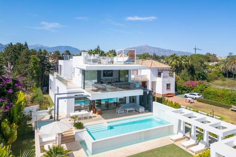 7 bedroom house, C. Trajano