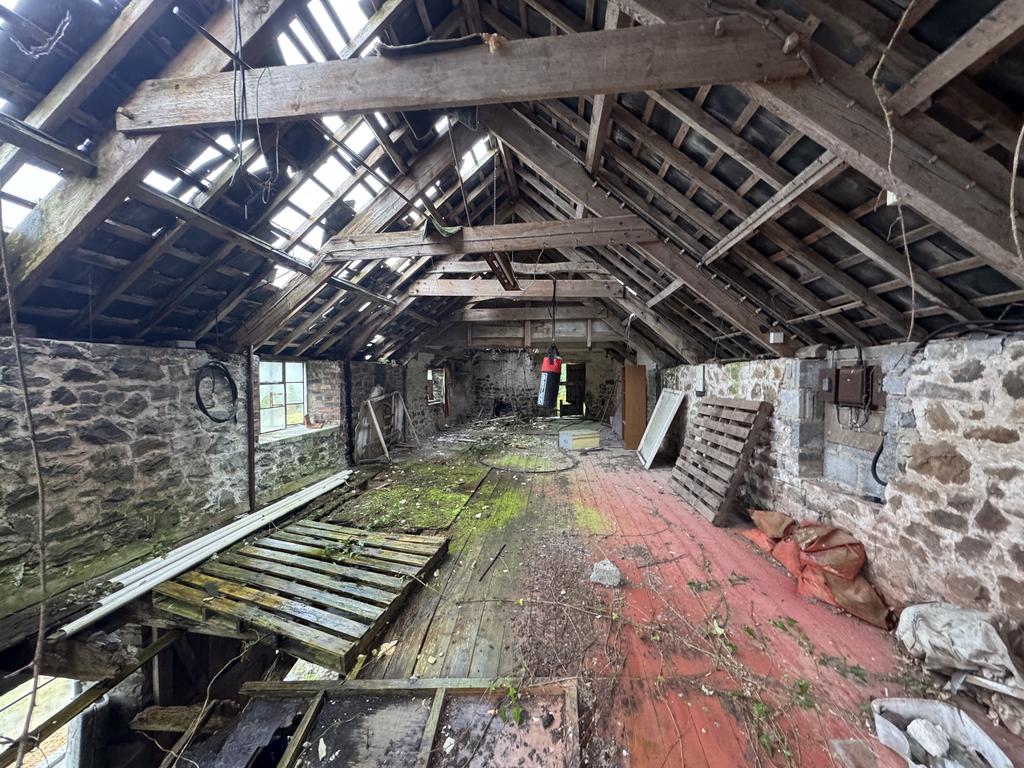 Loose Housing Building