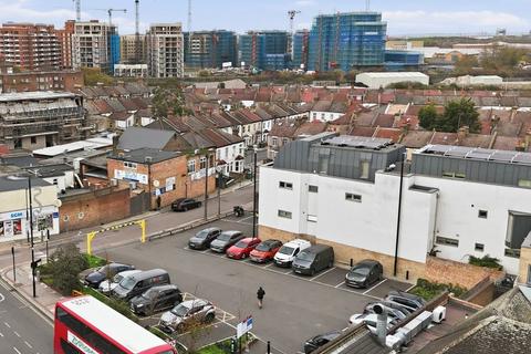 undefined, Plumstead High Street, Plumstead SE18