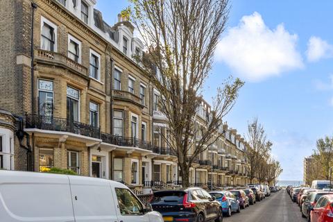 2 bedroom flat for sale, First Avenue, Hove, BN3