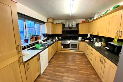 11 bedroom semi-detached house to rent, Everett Road, Manchester M20