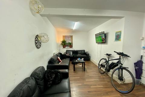 11 bedroom semi-detached house to rent, Everett Road, Manchester M20