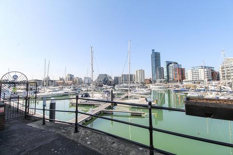 3 bedroom townhouse for sale, Channel Way, Southampton SO14