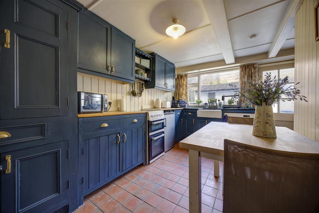 Kitchen 01.jpg