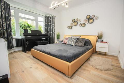 4 bedroom detached bungalow for sale, Dell Road, Southampton SO18