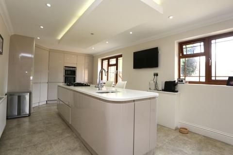 4 bedroom detached house for sale, Botley Road, Eastleigh SO50