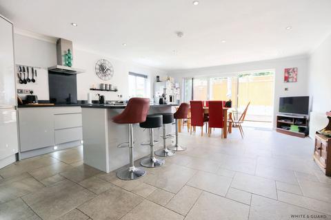 3 bedroom detached bungalow for sale, Crescent Close, Winchester SO22