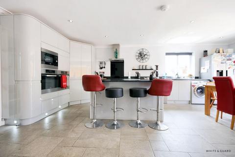 3 bedroom detached bungalow for sale, Crescent Close, Winchester SO22