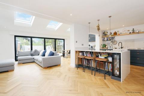 4 bedroom semi-detached house for sale, Winchester Road, Southampton SO32