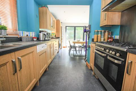 4 bedroom semi-detached house for sale, Norfolk Road, Southampton SO15