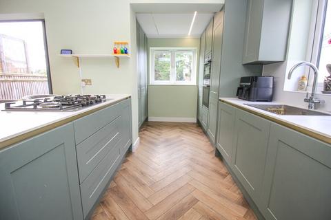 3 bedroom detached house for sale, Hillside Avenue, Southampton SO18