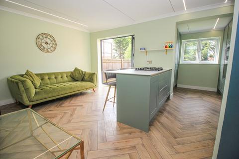 3 bedroom detached house for sale, Hillside Avenue, Southampton SO18