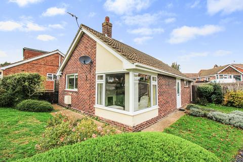 2 bedroom detached bungalow for sale - St. Margarets Close, Southampton SO18