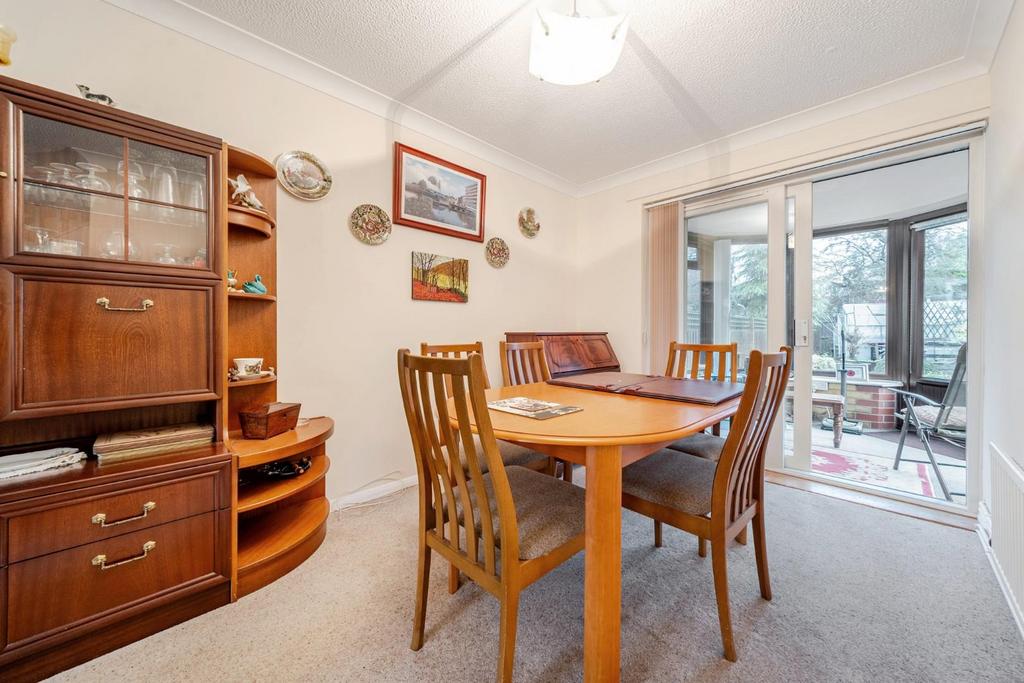 DINING ROOM.jpg