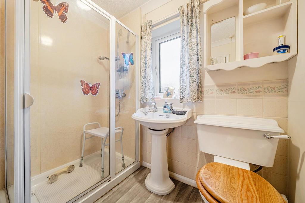SHOWER ROOM.jpg