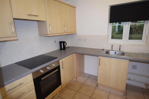 2 bedroom apartment to rent, Winton Road, Stratton