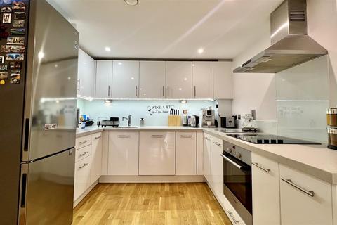 2 bedroom apartment for sale, Langley House, Hounslow TW4