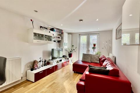 2 bedroom apartment for sale, Langley House, Hounslow TW4
