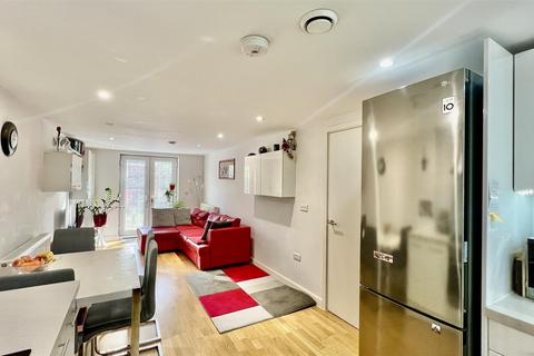 2 bedroom apartment for sale, Langley House, Hounslow TW4