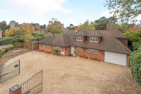 5 bedroom detached house to rent, Camberley