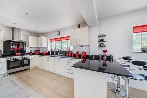 5 bedroom detached house to rent, Camberley