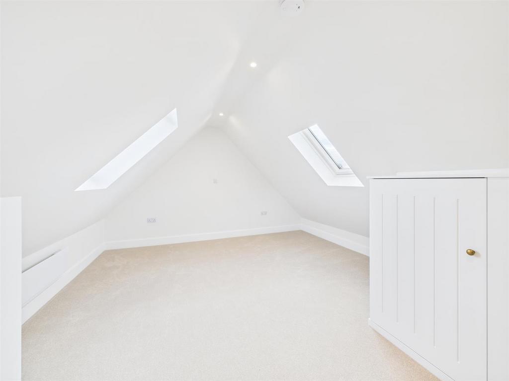 CAM04392 G0-PR0155-STILL017.jpg