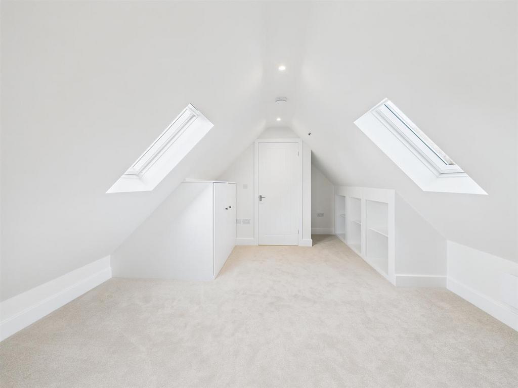 CAM04392 G0-PR0155-STILL018.jpg