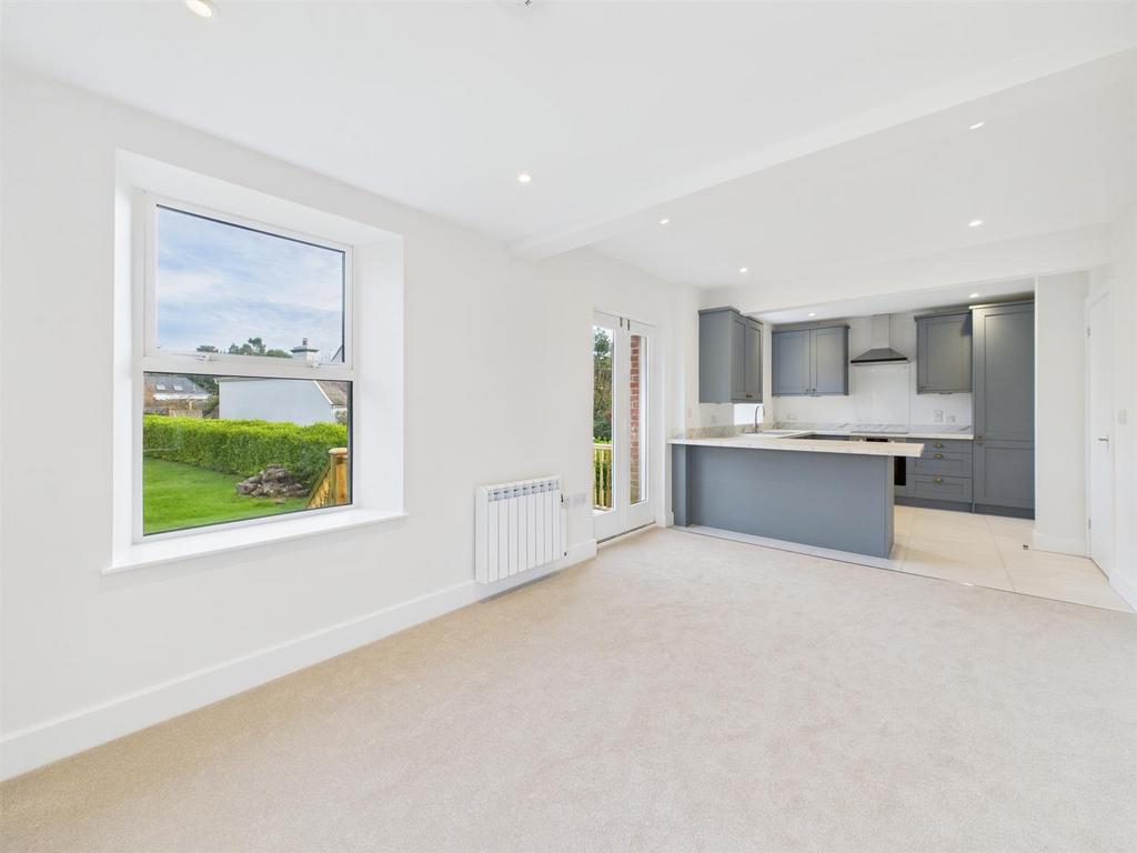 CAM04392 G0-PR0155-STILL013.jpg