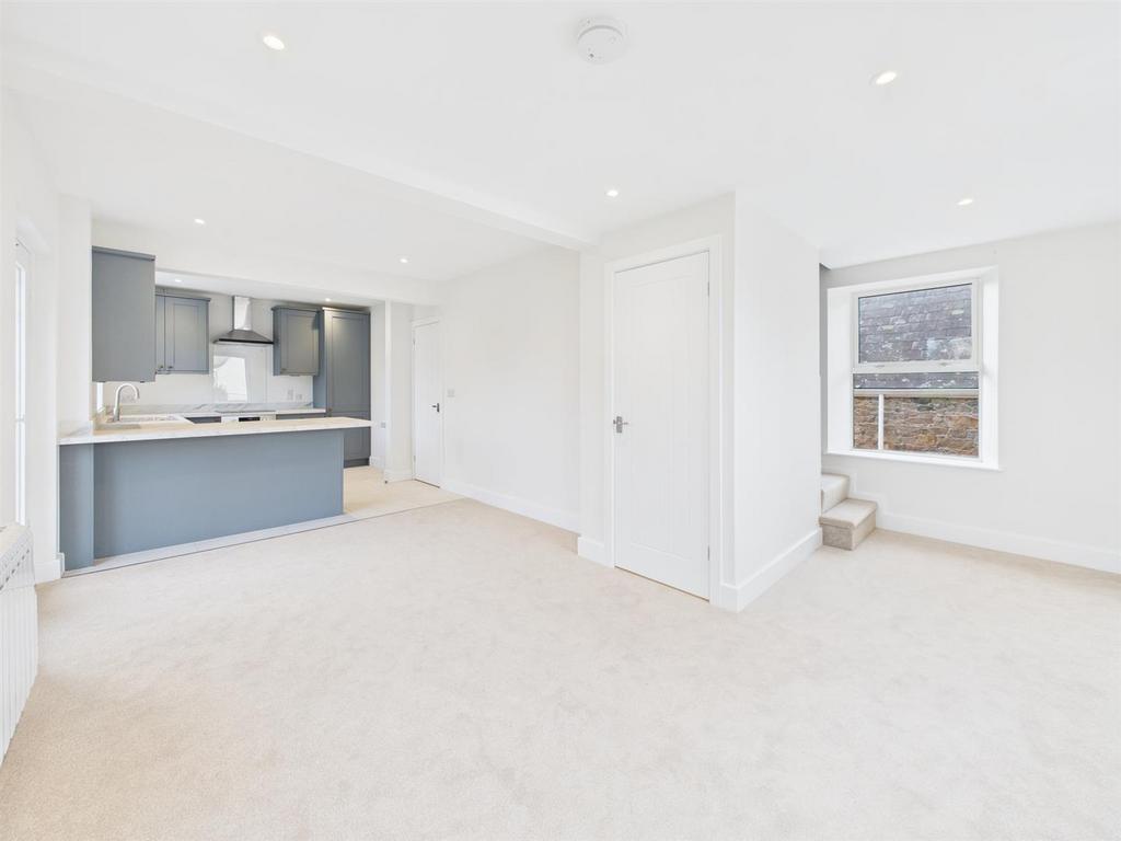 CAM04392 G0-PR0155-STILL014.jpg