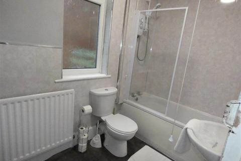 2 bedroom flat to rent, Chillingham Road, Heaton