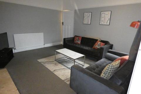 2 bedroom flat to rent, Chillingham Road, Heaton