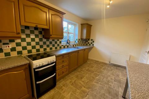 4 bedroom detached house to rent, Old Bank Road, Earlsheaton, Dewsbury