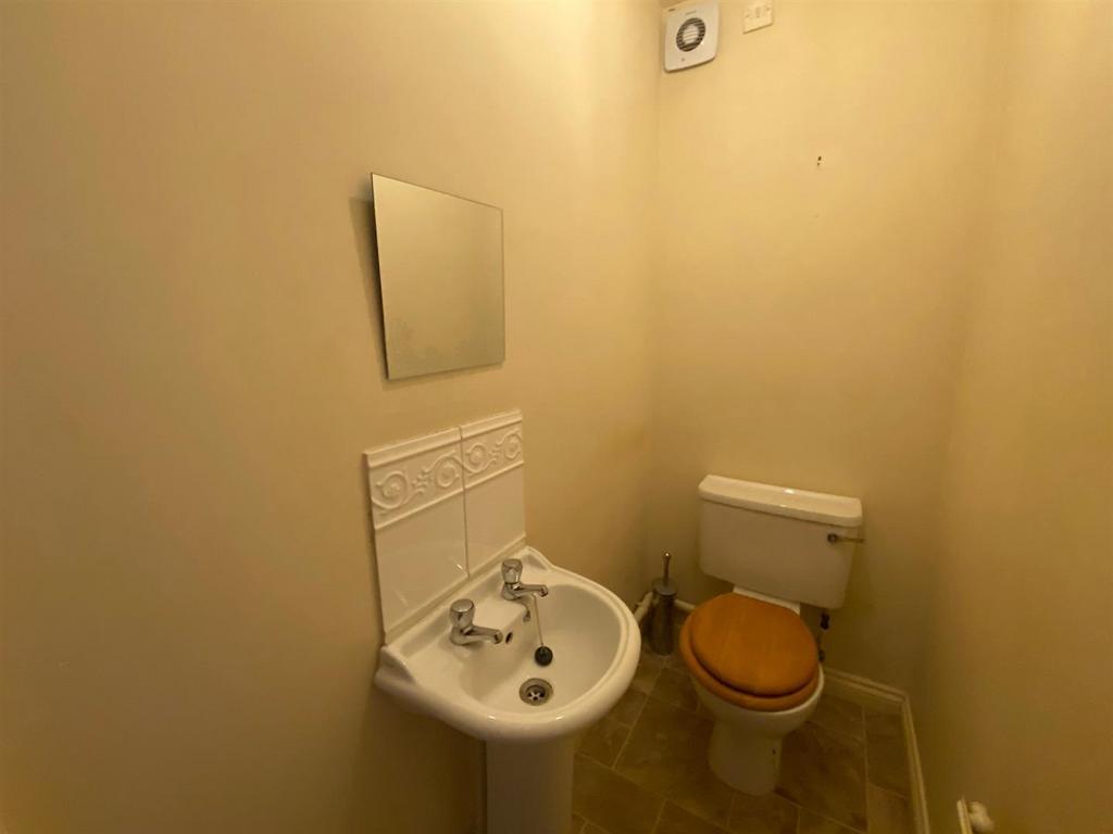 DOWNSTAIRS WC.jpg
