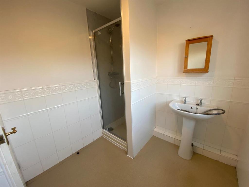 SHOWER ROOM 1.jpg
